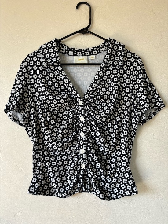 Anthropologie Tops - Anthropologie Black & White Floral Ruched Button-Front Top